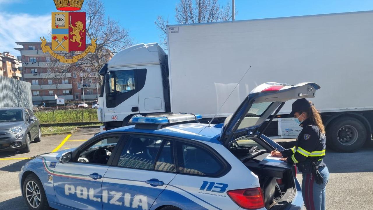 Il controllo della polizia stradale di Lucca