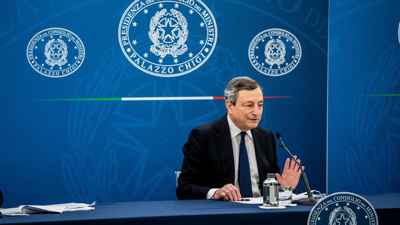 Mario Draghi durante la presentazione del Decreto Sostegni