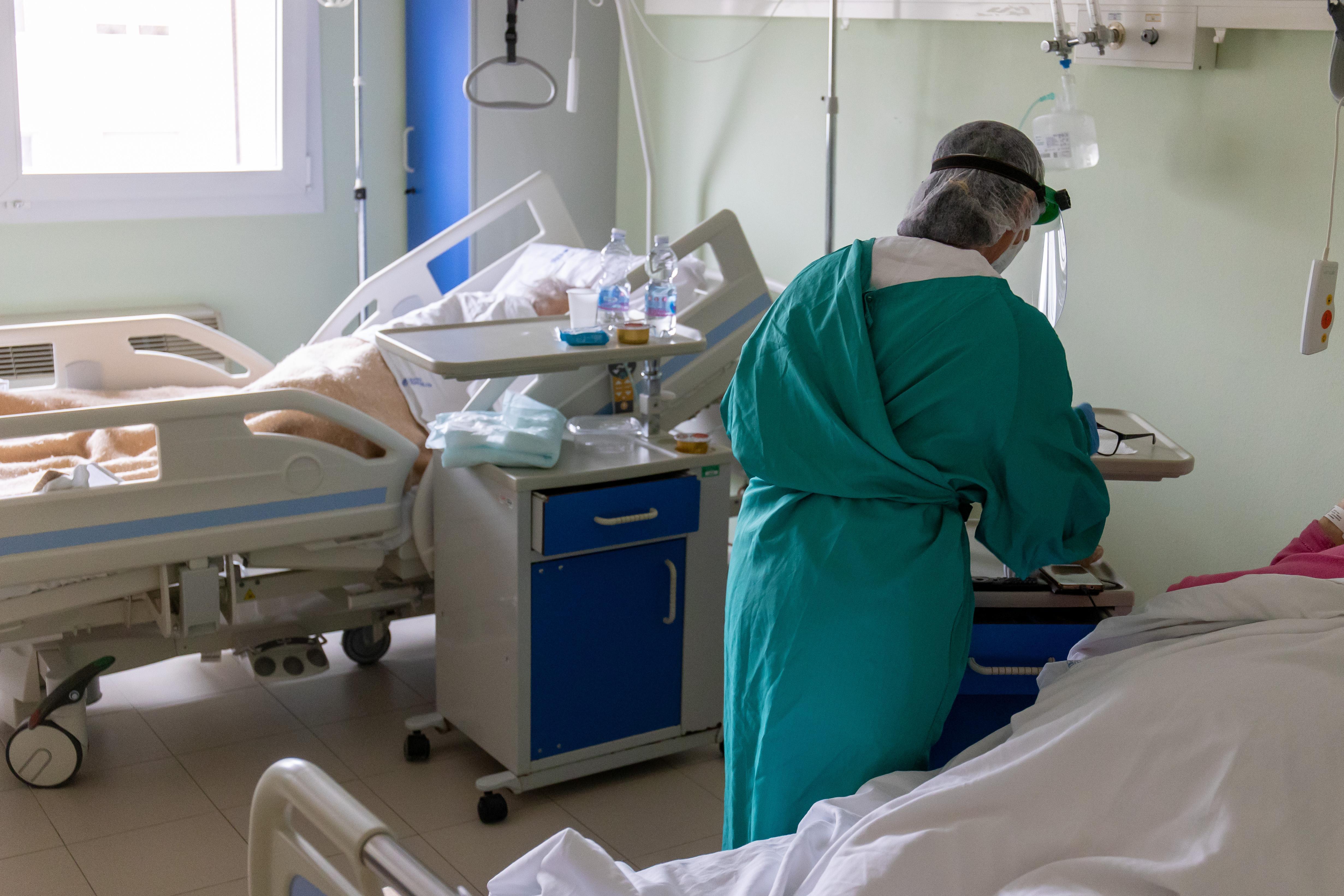 Altri nove decessi, tamponi positivi al 40%: aumentati i letti-covid nel Ferrarese