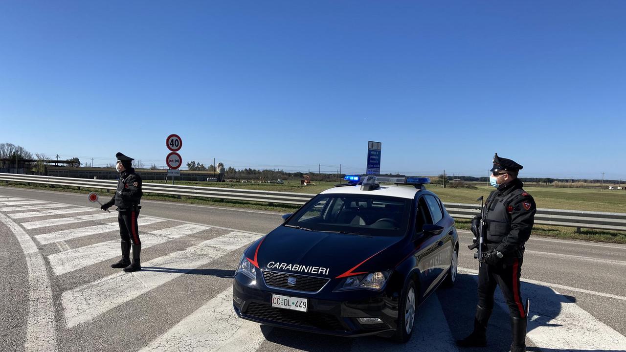 Controlli dei carabinieri sull'Aurelia (foto d'archivio)