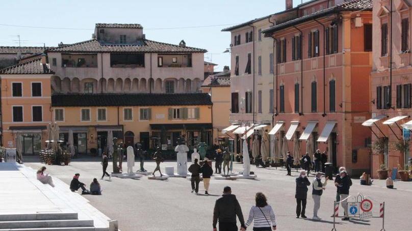 Piazza Duomo a Pietrasanta (ore 16)