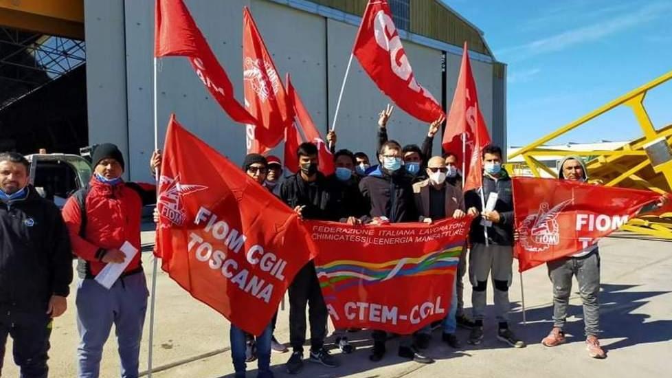 Sospesi perché chiedono i loro diritti: lavoratori della vetroresina in piazza
