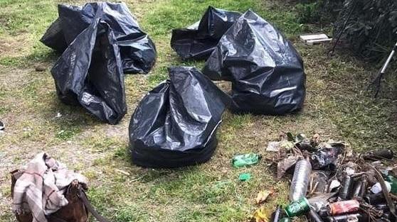 I volontari: rifiuti raccolti nelle pinete