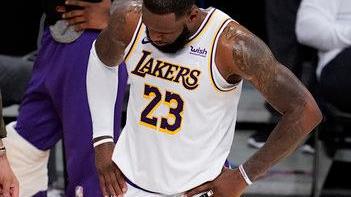 Los Angeles in ansia per il suo re James out per un guaio alla caviglia