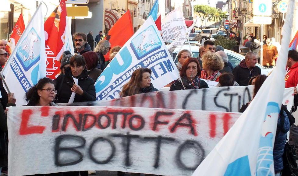 Mense e pulizie, crescono i timori tra le lavoratrici di Serenissima e Cooplat 
