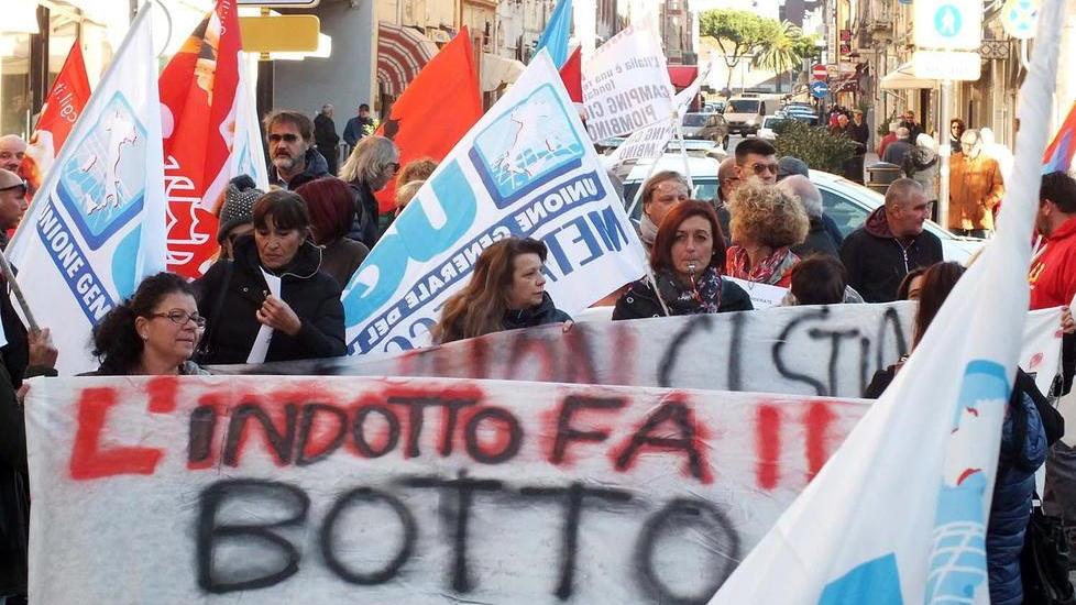 Mense e pulizie, crescono i timori tra le lavoratrici di Serenissima e Cooplat