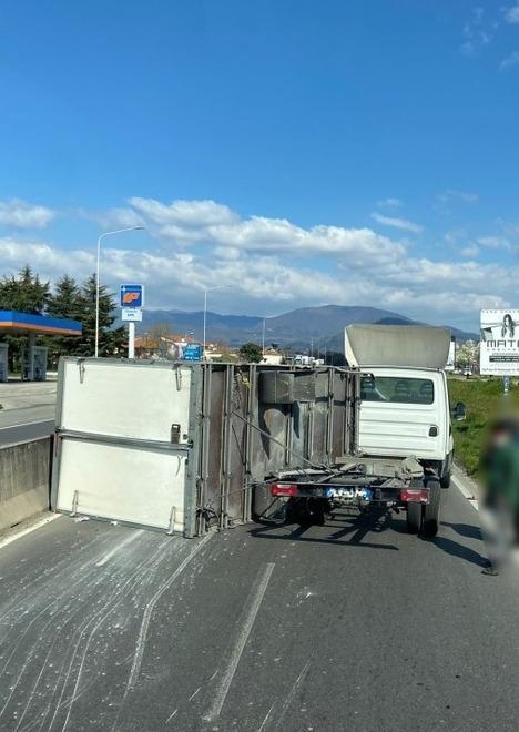 Autocarro si ribalta Tangenziale bloccata