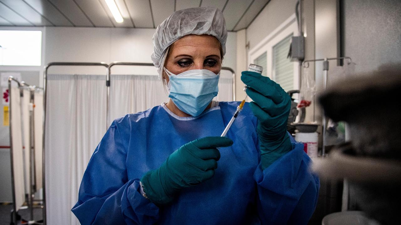 Over 80, la Toscana è ultima: ecco il piano per rimontare. La Regione ai medici: «Vaccinate a Pasqua»