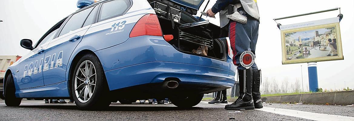Bologna, ubriaco va contomano in autostrada verso Firenze