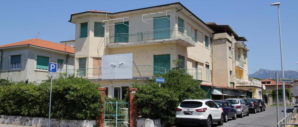 Lido di Camaiore, tre ex alberghi saranno trasformati in appartamenti 