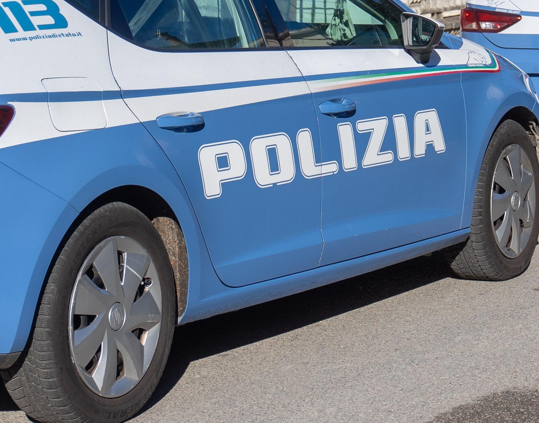 Spacciano cocaina per strada, arrestati due giovani