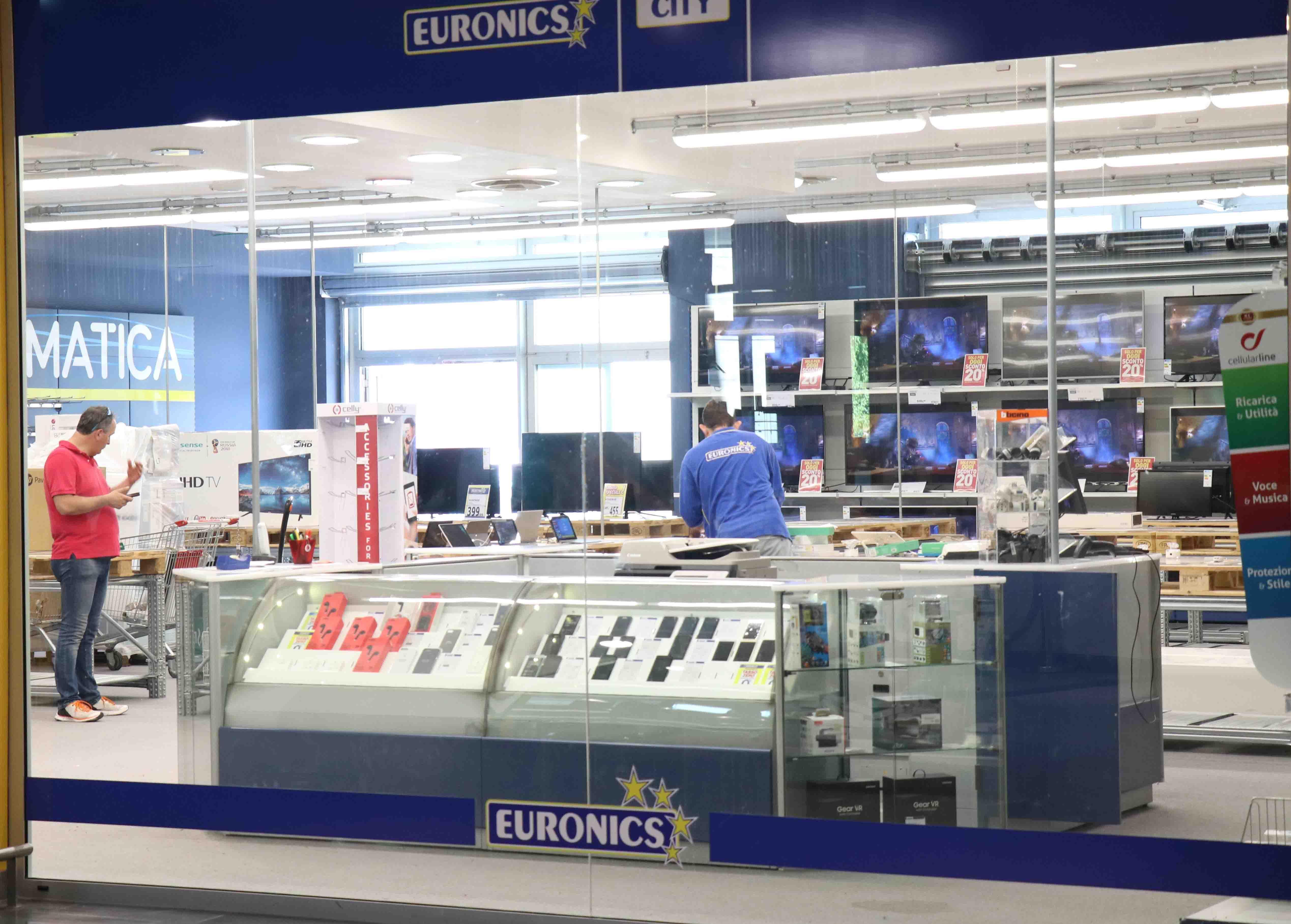 Euronics sbarca a Cecina: selezione per 20 commessi