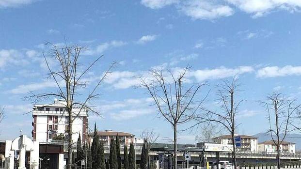 Il parcheggio dell’aeroporto Galilei completamente deserto