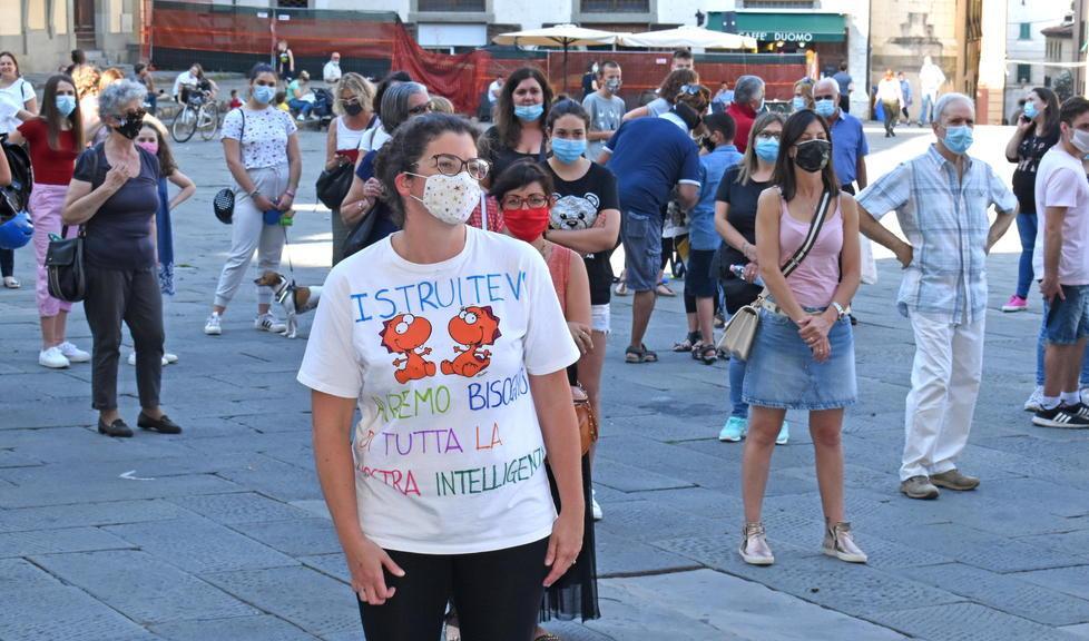 «La scuola sia la vera priorità»: a Pistoia la protesta scende in piazza 