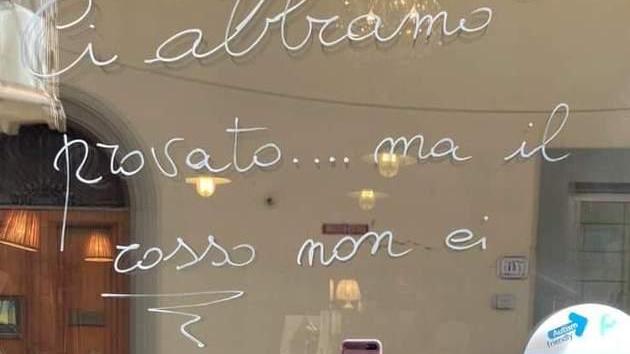 Bar rinuncia all’asporto: «Il rosso non ci dona»