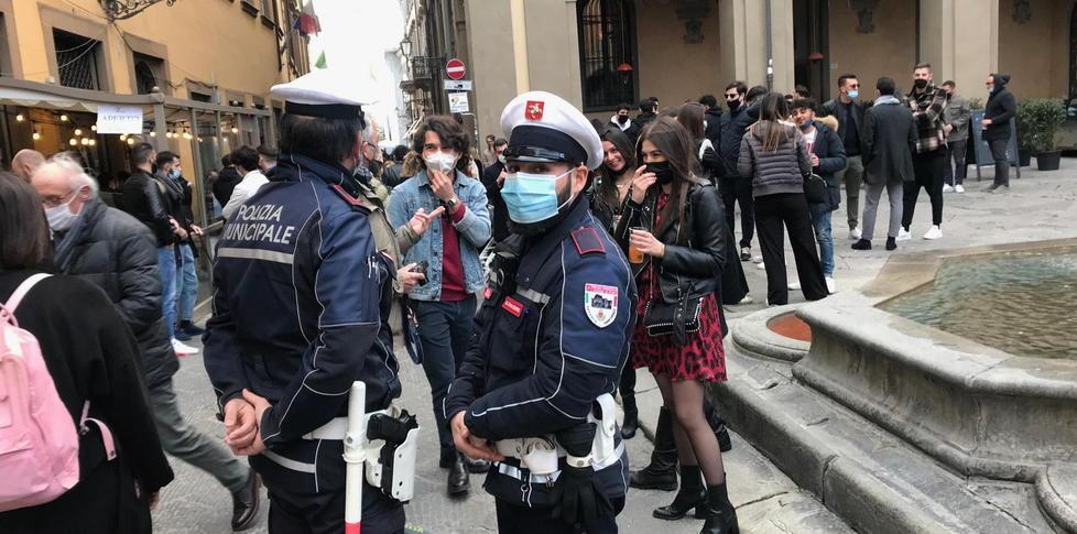 Ristoranti aperti, coprifuoco violato, sfilza di sanzioni 