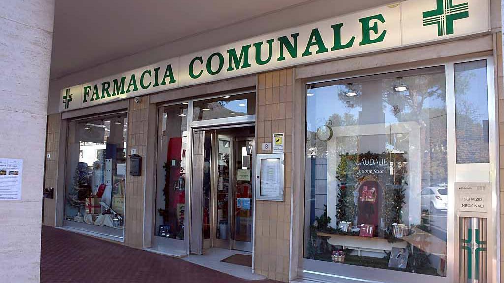 A Massa proposto lo sconto sugli assorbenti nelle farmacie comunali
