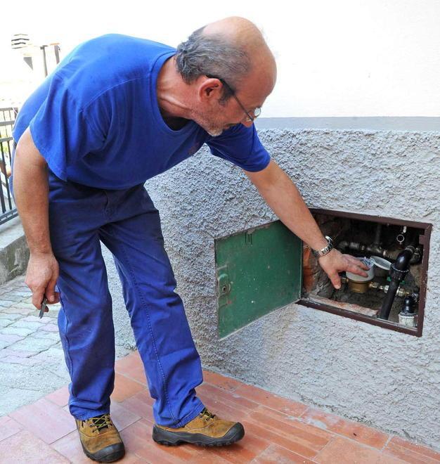 Arriva la bolletta e la città insorge. Il Comune chiarisce: «Noi non c’entriamo» 
