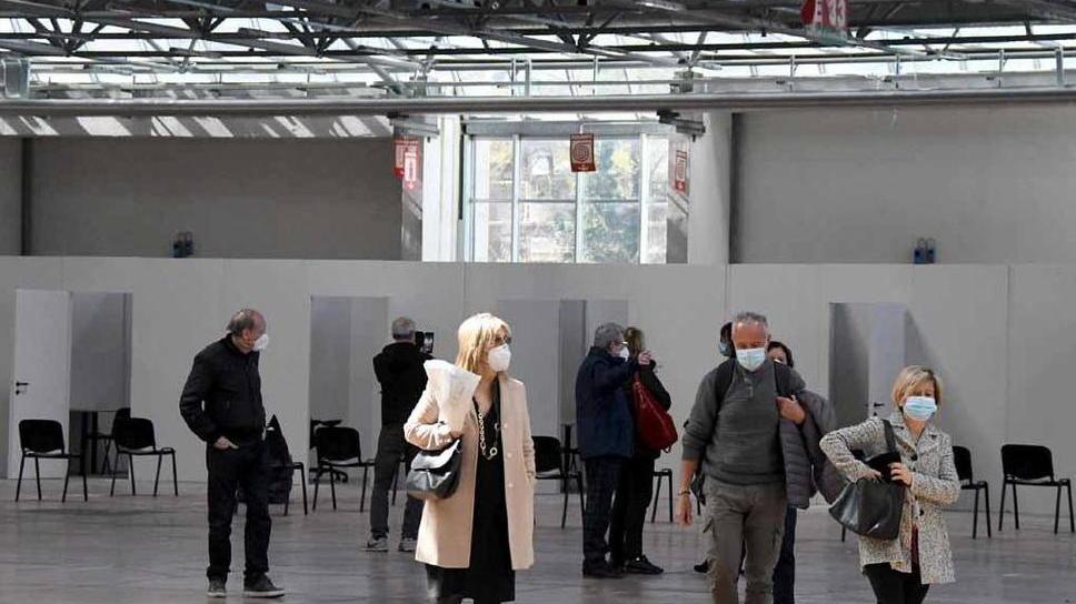 Uno dei sopralluoghi più recenti della dottoressa Monica Guglielmi e dei tecnici Asl agli spazi del CarraraFiere