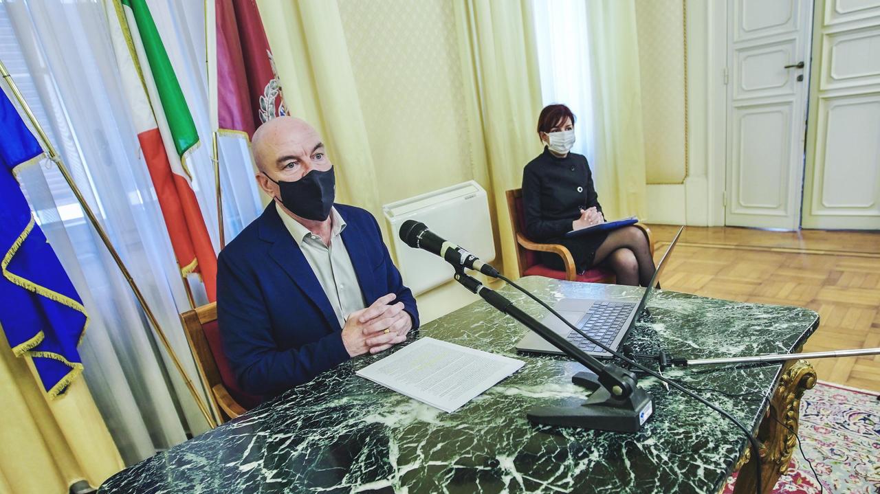 Corruzione al Comune di Livorno, il sindaco contro Nogarin e Bignone: «Dovevano dirmi della loro denuncia»