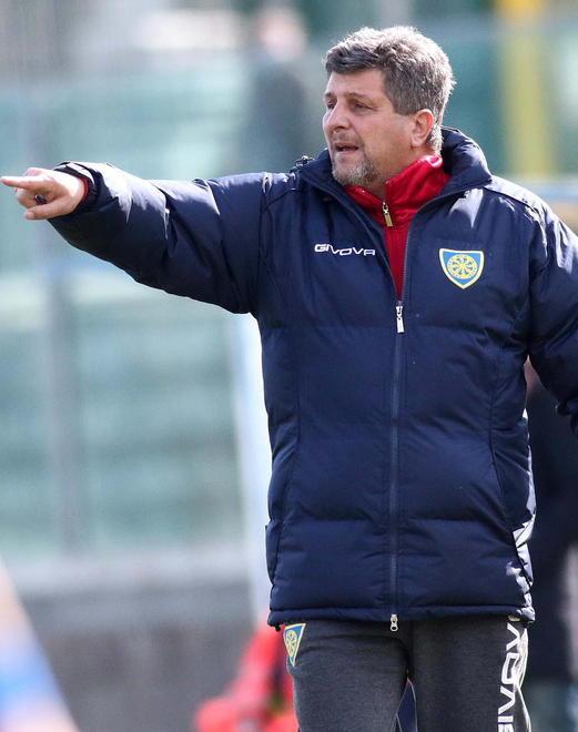 La società sta con mister Baldini Ritiro punitivo in Lombardia 