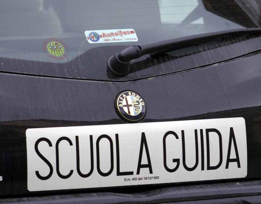 Zona rossa, stop agli esami di guida per chi deve prendere la patente B 