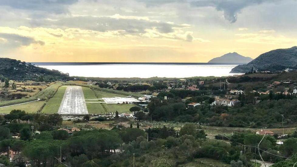«Quanto silenzio sull’aeroporto C’è chi vuole affossare lo scalo»
