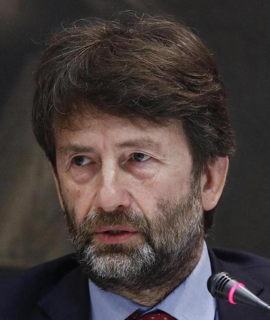 Circhi e luna park chiusi La protesta in piazza