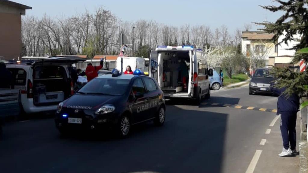 Ambulanze e carabinieri in via Ariosto a Bibbiano