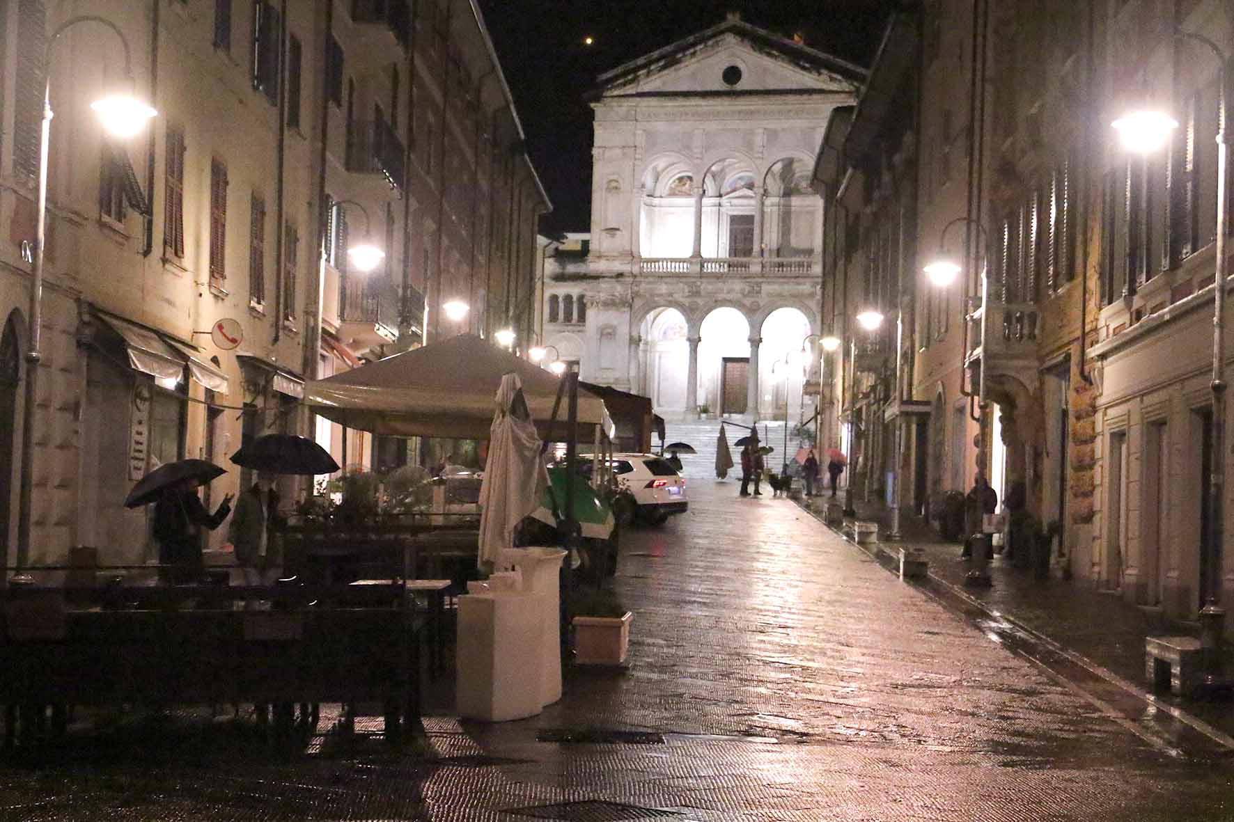 Sì alle catene e regole per i fondi sfitti, ecco la città vista dai commercianti 