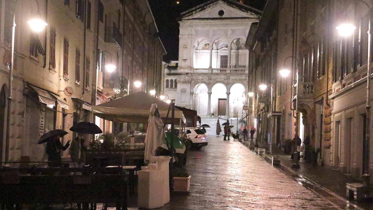 Sì alle catene e regole per i fondi sfitti, ecco la città vista dai commercianti