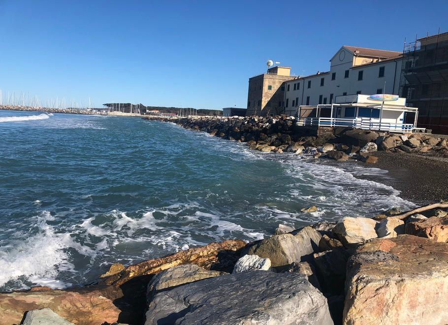La baracchina del mare: l'erosione e il porto hanno mangiato tutta la spiaggia