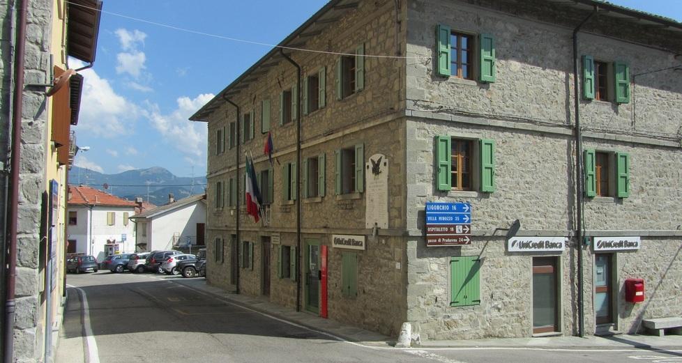 La sede Unicredit di Busana, in un edificio di proprietà del Comune