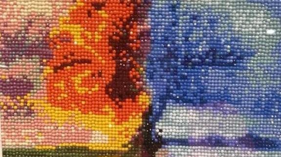 Regala un suo quadro all’hotel Covid «Sono stata protetta»