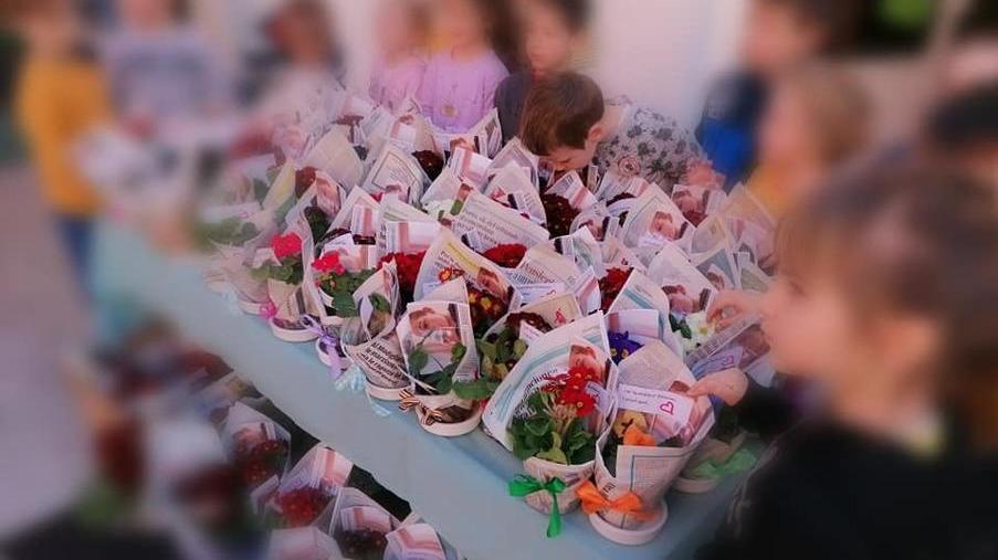Un fiore nel giornale in ricordo di Irene a sostegno della ricerca