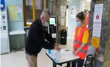 Quasi cento ragazzi vigileranno su distanze e uso delle mascherine 