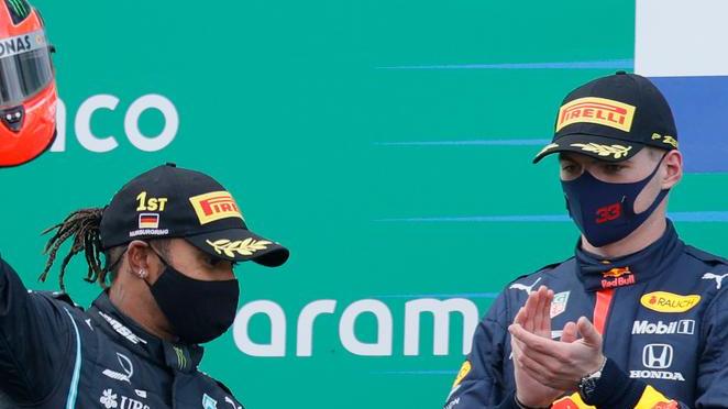 Caccia aperta a Hamilton, che punta a nuovi record