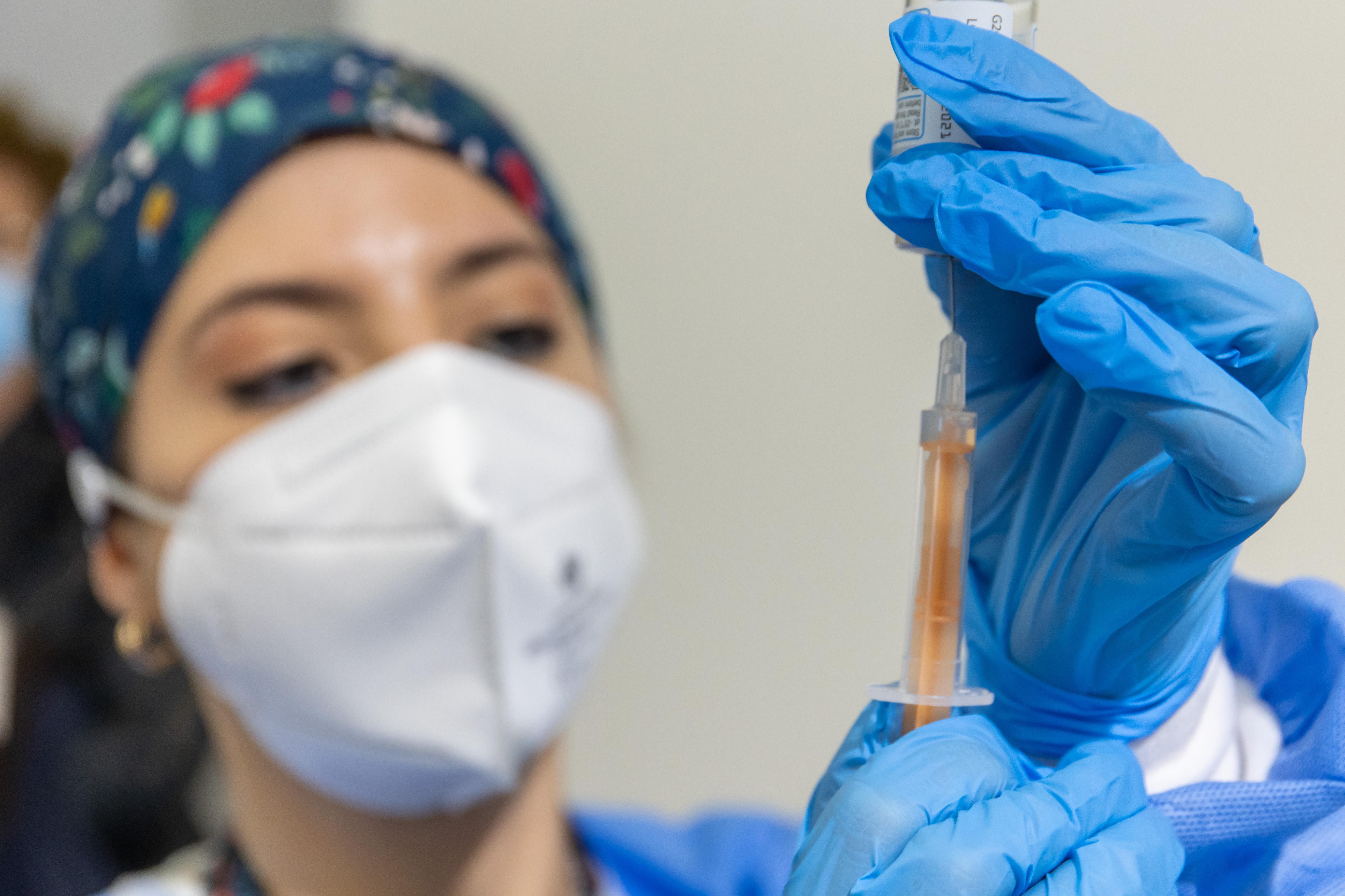 Vaccini in Toscana, dietrofront della Regione dopo le proteste: fra gli over 80 precedenza ai fragilissimi 