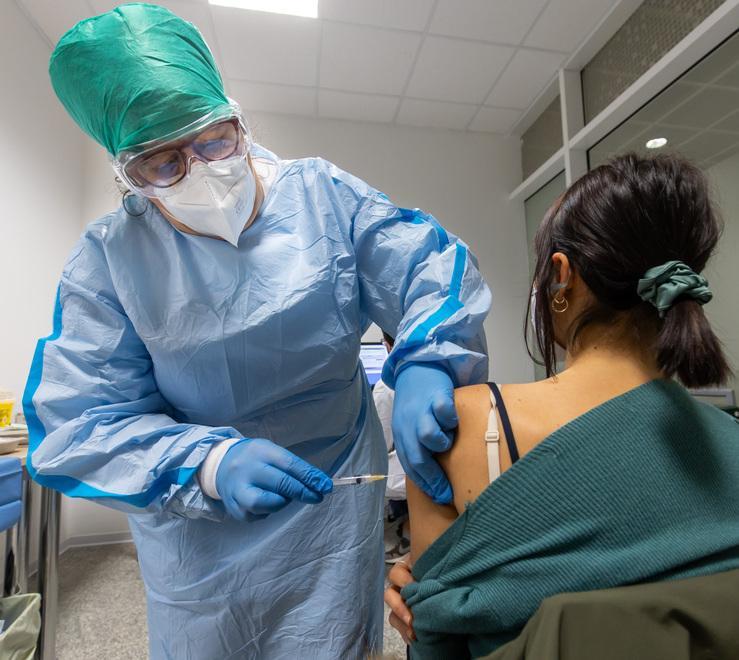 Ferrara, scuola e assistenza domiciliare: il vaccino si fa col medico di base 