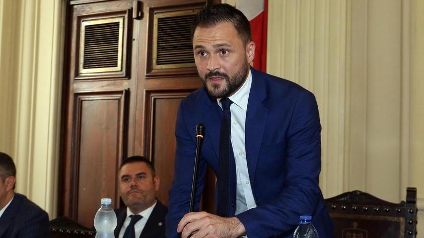Baroncini: «Metto a disposizione gli spazi. Un cambio di passo per la vaccinazione»