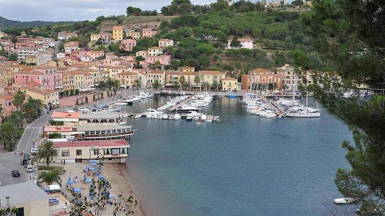Elba, pontili galleggianti e un’area reception per il “nuovo” porto
