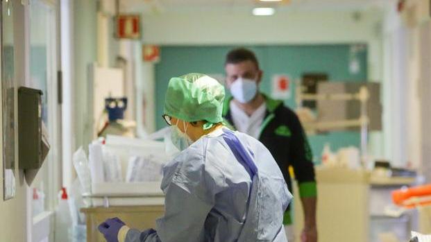 Modena. L’atroce beffa in arrivo per chi lavora in ospedale: lo stipendio mensile rischia di diminuire