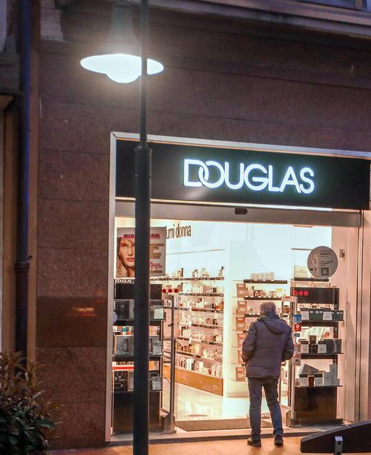 Douglas pronta a chiudere lo store di corso Matteotti 
