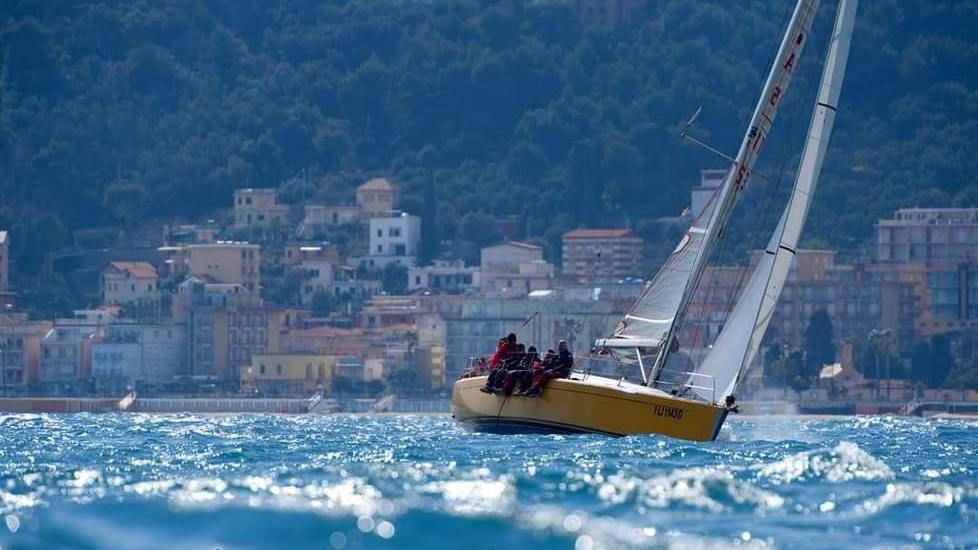 Intrieri e Traversa quarti con la loro Charas2 nelle acque di Alassio