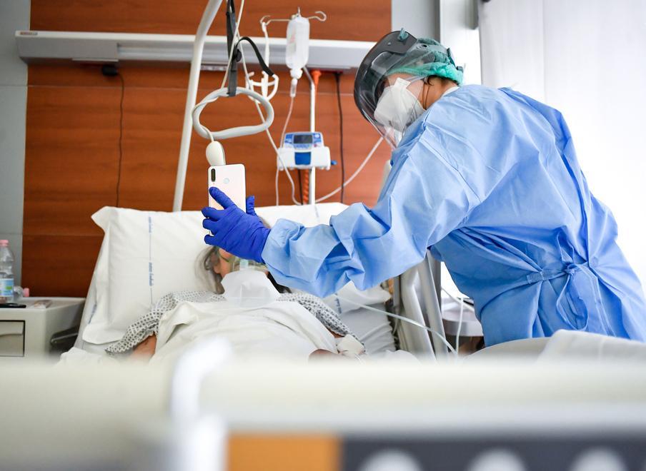 Boom di contagi e ricoveri, S. Anna sold out 