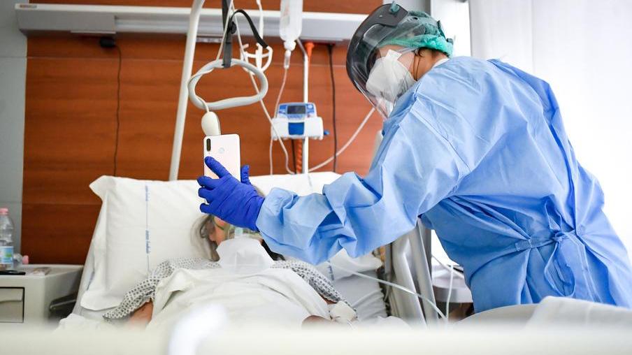 Boom di contagi e ricoveri, S. Anna sold out