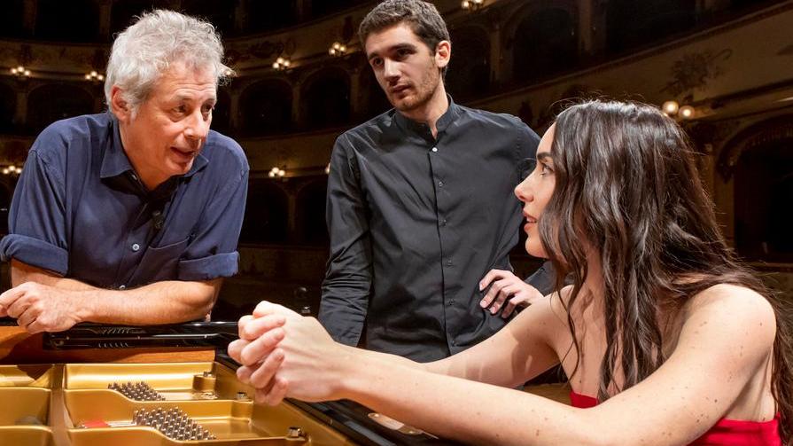 Con “Passio Christi” Placido e Ovadia mettono in scena le “croci” quotidiane