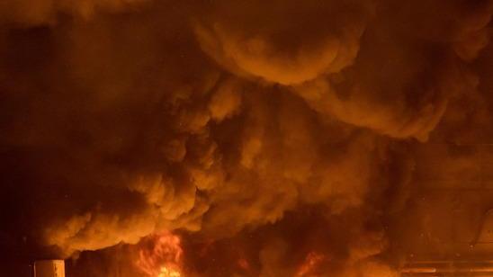 L’incendio alla Niagara di Poggio Renatico partito da una macchina che perdeva dell’olio