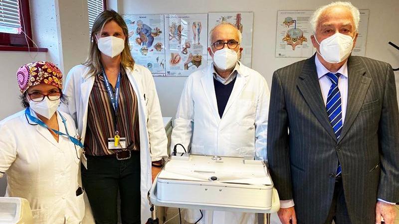 Da destra Paolo Scardigli, presidente Astro, il dottor Stefano Giannoni, responsabile centro della terapia del dolore di Empoli, la dottoressa Silvia Guarducci, direttore sanitario San Giuseppe, l'infermiera Suria Vezzani, coordinatore infermieristico