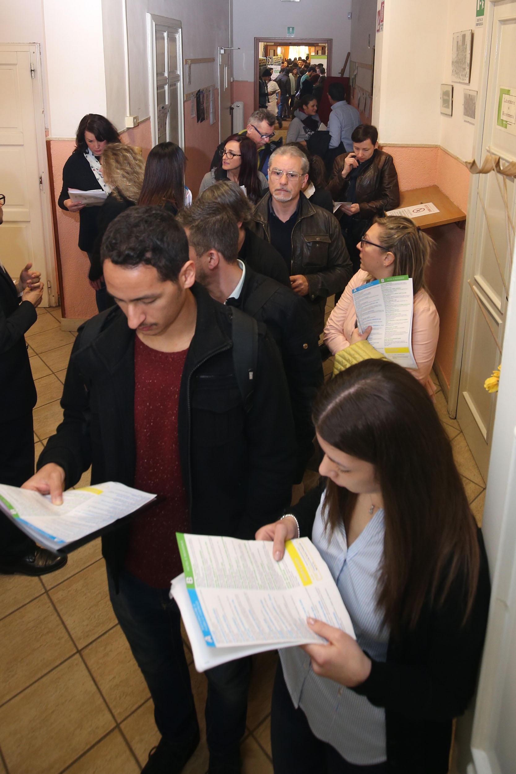 Studiare lavorando: a Livorno patto scuole-imprese per formare giovani tra i 16 e i 25 anni 